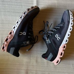 6.5 black, pink & white On Cloud Cloudflow Shoes